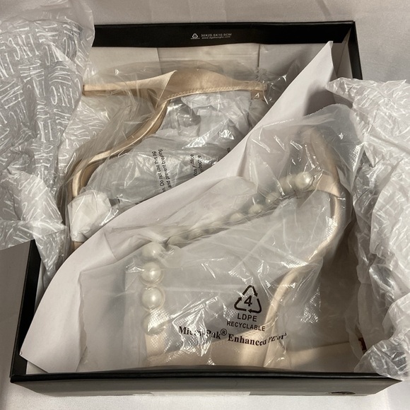 INC Raechelle T-Strap Pearl Embellished Heels Beige Satin Size 6 NIB - Picture 5 of 6